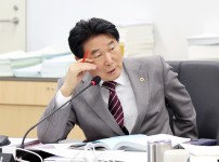  width: 100%; height : 150px