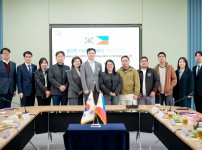  width: 100%; height : 150px